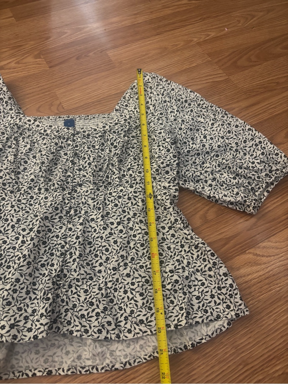 Old Navy Black Floral Puff-Sleeve Blouse Size Medium - Picture 6 of 8